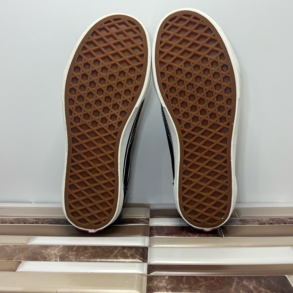 Kids Van's Old Skool Skate Shoe. Black and white size 3 unisex Boy or girl. - Picture 15 of 16